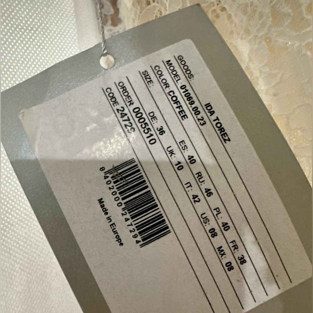 Ida Torez size 8 wedding dress- NEVER WORN- tags still on! - Picture 4 of 4